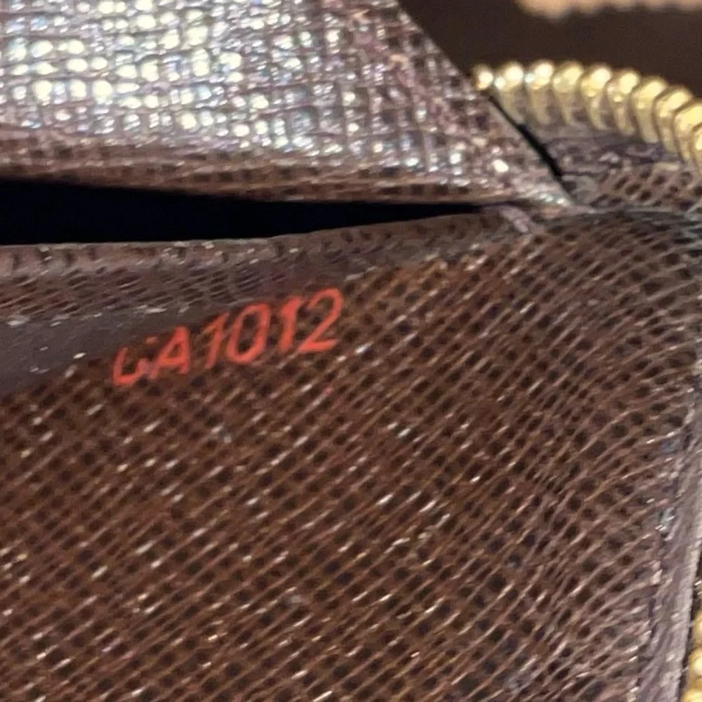 ✅ DAMIER AUTHENTIC ZIP LONG WALLET
LOUIS VUITTON - Picture 8 of 12
